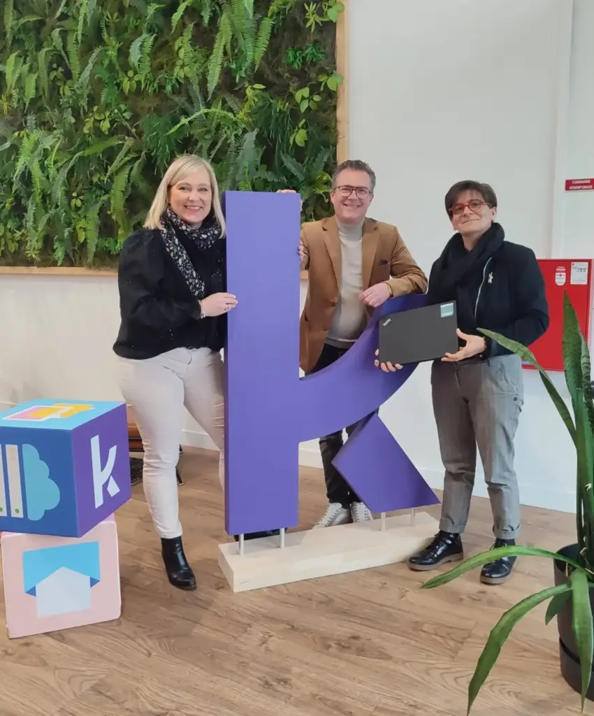 Remise des PC à l’association C’Possible – Anne Touzé-Gousset, Vincent Guillocheau et Elodie Mottier