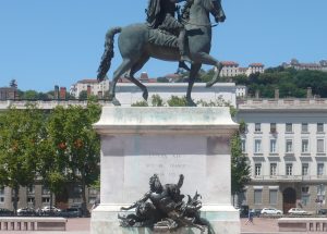 Statue_équestre_de_Louis_XIV_-_Place_Bellecour,_Lyon,_France